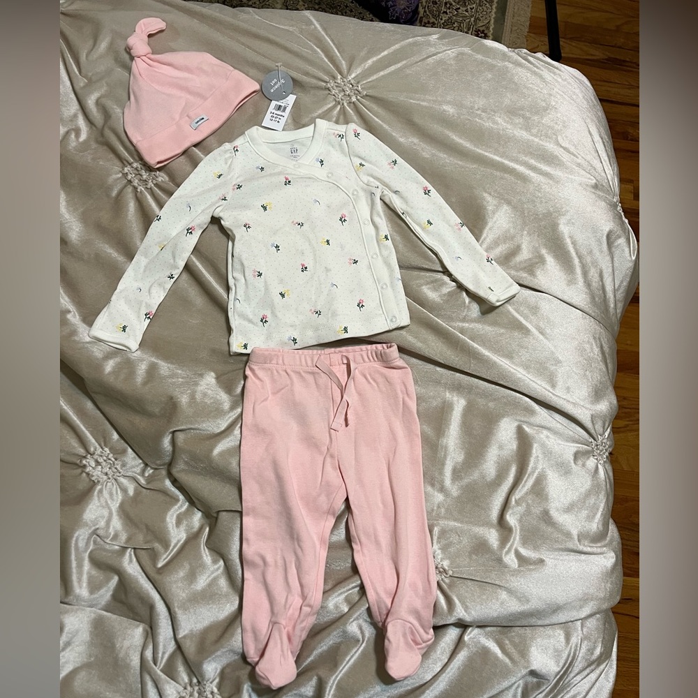 NWT Babygirl BabyGap 3 piece footed pajama set - 3-6 months